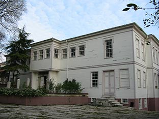 GALATA MEVLİHANESİNİ DÜŞÜNÜRKEN